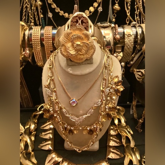 4 LBS Vintage jewelry lot - Picture 7 of 13